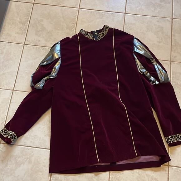 Red velvet renaissance costume - Picture 4 of 10